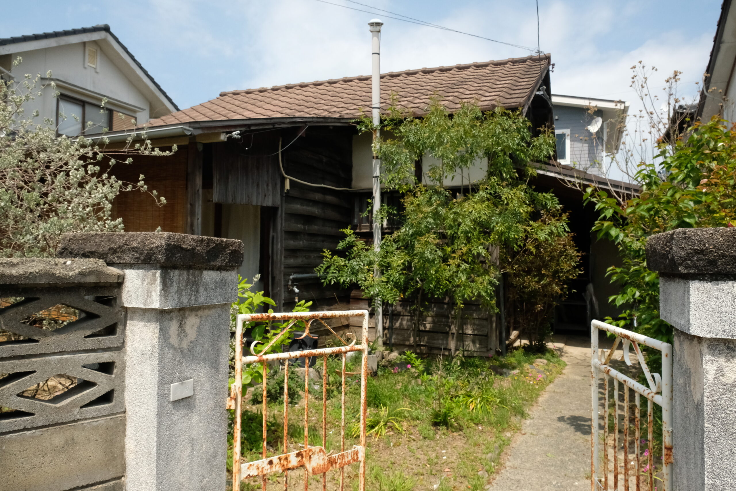 神社近くの古民家